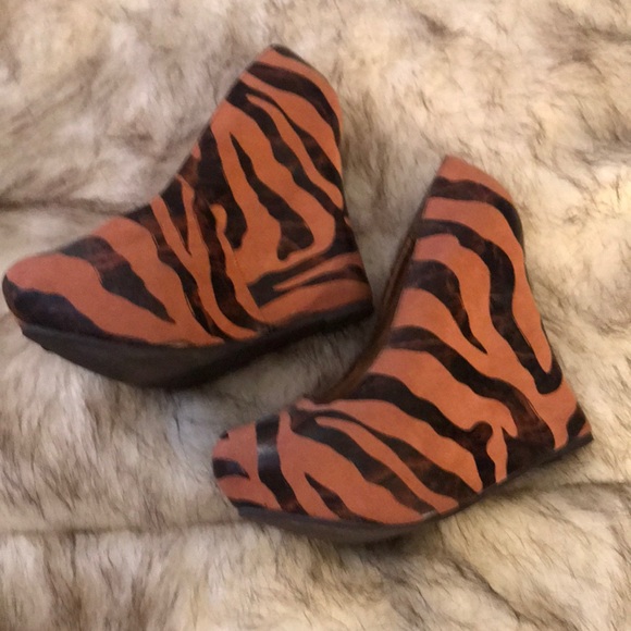 Cathy Jean Zebra print wedges - Picture 2 of 4